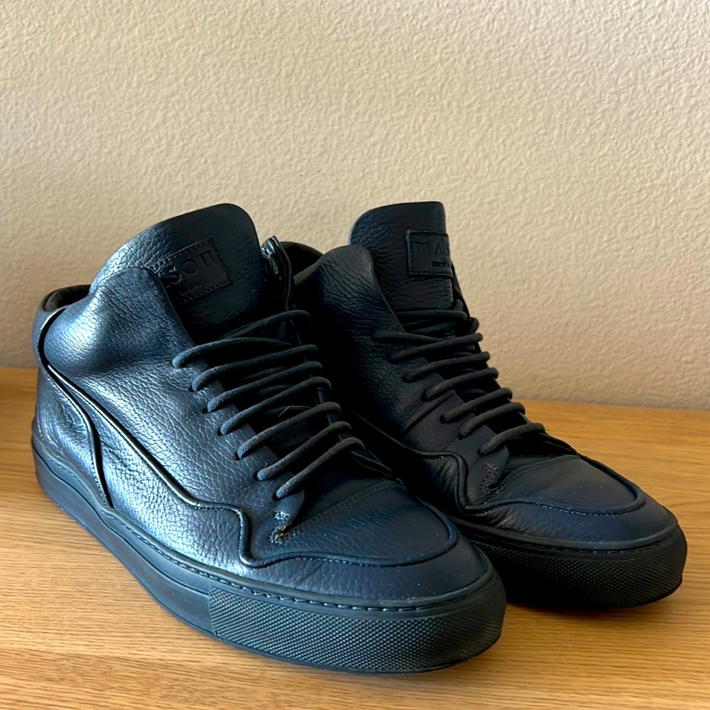 Leather Sneakers. Premium Italy brand Mason Garments.